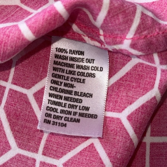 Crown & Ivy Boho Pink & Green Geo Print Popover Tunic Top Smocked V-neck Sz XS - Picture 10 of 14